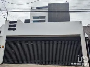 NEX-289081 - Casa en Venta, con 4 recamaras, con 3 baños, con 311.82 m2 de construcción.