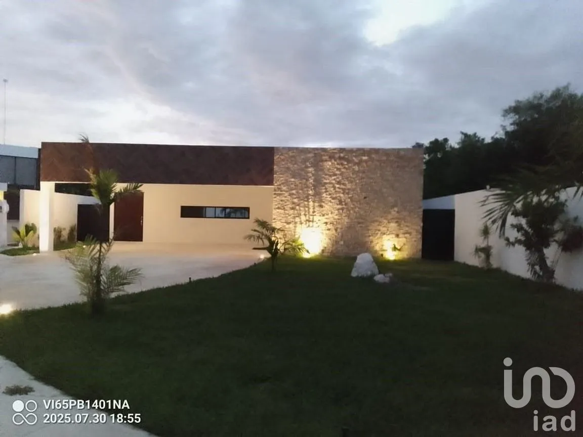 Casa en Venta en Jardines de Rejoyada, Mérida, Yucatán | NEX-289272 | iad México | Foto 1 de 13