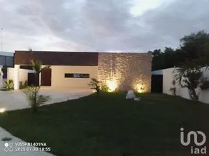 NEX-289272 - Casa en Venta, con 3 recamaras, con 3 baños, con 300 m2 de construcción en Jardines de Rejoyada, CP 97307, Yucatán.