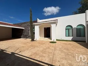 NEX-291511 - Casa en Venta, con 4 recamaras, con 5 baños, con 549.85 m2 de construcción en Dzityá, CP 97302, Yucatán.