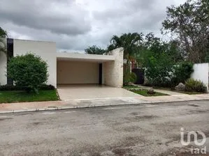 NEX-291516 - Casa en Venta, con 4 recamaras, con 5 baños, con 307.97 m2 de construcción en La Rejoyada, CP 97307, Yucatán.