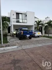 NEX-292911 - Casa en Venta, con 3 recamaras, con 2 baños, con 183 m2 de construcción en Villas Cholul, CP 97305, Yucatán.