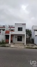 NEX-292991 - Casa en Venta, con 3 recamaras, con 2 baños en Los Héroes, CP 97306, Yucatán.