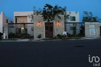 NEX-293736 - Casa en Venta, con 1100 m2 de construcción en Las Américas II, CP 97302, Yucatán.
