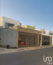 NEX-294492 - Casa en Venta, con 3 recamaras, con 4 baños, con 218.99 m2 de construcción en Floresta, CP 97205, Yucatán.