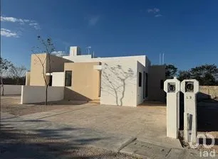 NEX-294515 - Casa en Venta, con 3 recamaras, con 2 baños, con 148 m2 de construcción en Cholul, CP 97305, Yucatán.