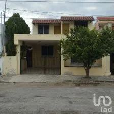 NEX-297614 - Casa en Venta, con 4 recamaras, con 2 baños, con 200.24 m2 de construcción.
