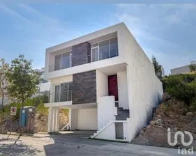 NEX-226564 - Casa en Venta, con 4 recamaras, con 3 baños, con 315 m2 de construcción.