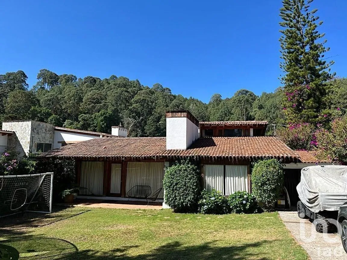 Casa en Renta en Avándaro, Valle de Bravo, Estado De México | NEX-228368 | iad México | Foto 2 de 10