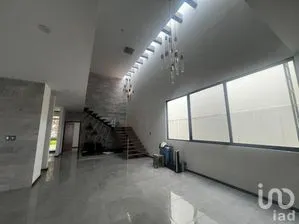 NEX-273380 - Casa en Venta, con 3 recamaras, con 3 baños, con 484 m2 de construcción en Club de Golf la Loma, CP 78215, San Luis Potosí.