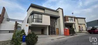 NEX-289371 - Casa en Venta, con 3 recamaras, con 4 baños, con 495.21 m2 de construcción en Club de Golf la Loma, CP 78215, San Luis Potosí.