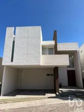NEX-300469 - Casa en Renta, con 3 recamaras, con 4 baños, con 287.21 m2 de construcción.