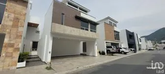 NEX-204331 - Casa en Venta, con 3 recamaras, con 4 baños, con 320 m2 de construcción en Los Cristales, CP 64985, Nuevo León.