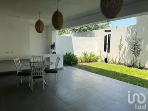 NEX-212039 - Casa en Renta, con 3 recamaras, con 4 baños.