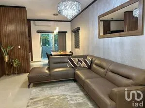 NEX-215520 - Casa en Venta, con 3 recamaras, con 3 baños, con 175 m2 de construcción.