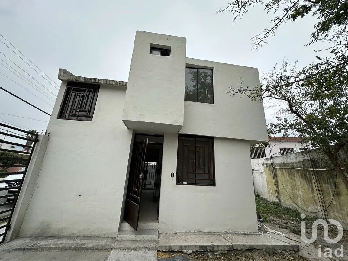 Casa en Venta en Fresnos I, Apodaca, Nuevo León | NEX-227161 | iad México | Foto 2 de 17