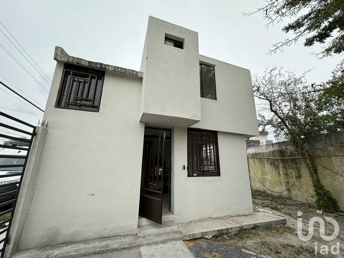 Casa en Venta en Fresnos I, Apodaca, Nuevo León | NEX-227161 | iad México | Foto 1 de 17