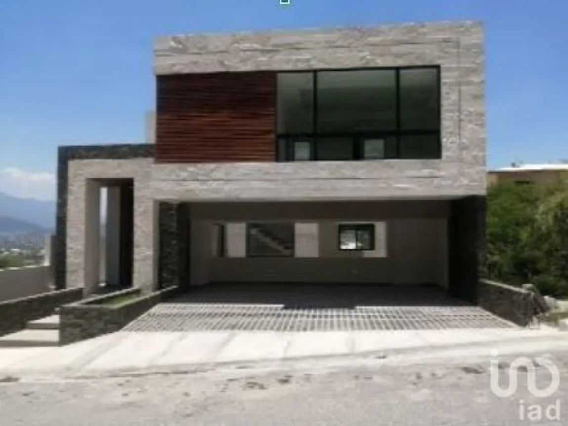 Casa en Venta en Contry la Silla, Guadalupe, Nuevo León | NEX-227183 | iad México | Foto 2 de 11