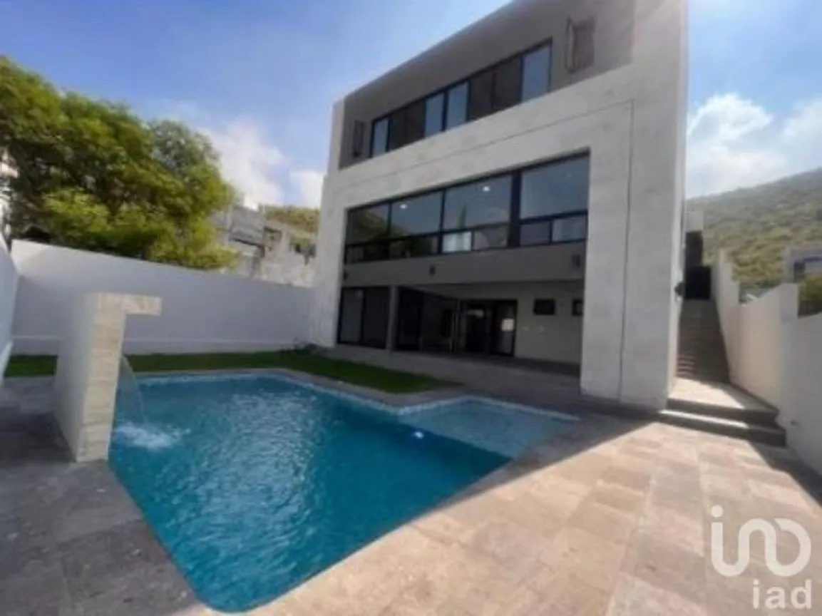 Casa en Venta en Contry la Silla, Guadalupe, Nuevo León | NEX-227183 | iad México | Foto 3 de 11