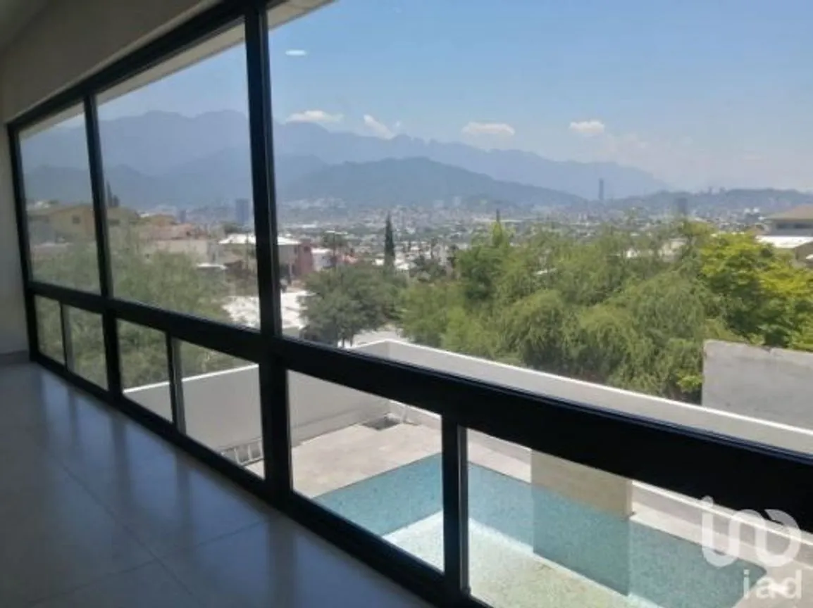 Casa en Venta en Contry la Silla, Guadalupe, Nuevo León | NEX-227183 | iad México | Foto 1 de 11