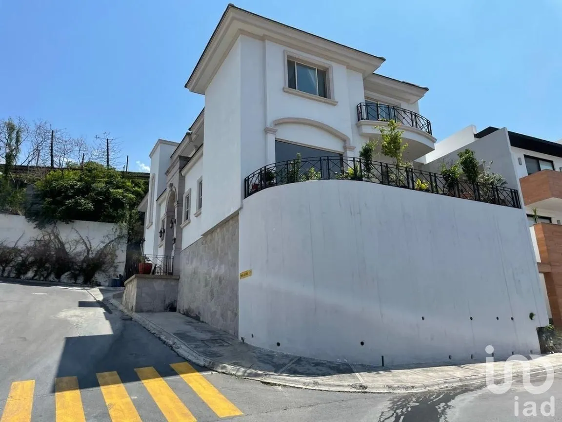 Casa en Venta en Del Valle Oriente, San Pedro Garza García, Nuevo León | NEX-273536 | iad México | Foto 3 de 25