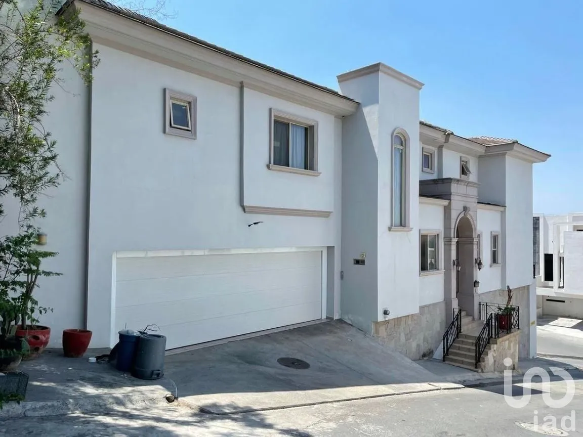 Casa en Venta en Del Valle Oriente, San Pedro Garza García, Nuevo León | NEX-273536 | iad México | Foto 1 de 25