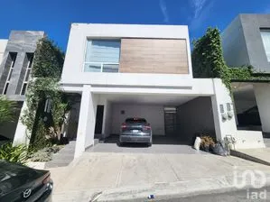 NEX-273570 - Casa en Renta, con 3 recamaras, con 3 baños, con 280 m2 de construcción.