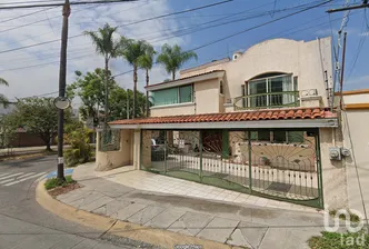 NEX-294642 - Casa en Venta, con 4 recamaras, con 4 baños, con 305 m2 de construcción en Residencial Victoria, CP 44560, Jalisco.