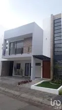 NEX-200103 - Casa en Venta, con 3 recamaras, con 3 baños, con 257 m2 de construcción en Lomas de Angelópolis, CP 72830, Puebla.