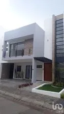 NEX-272617 - Casa en Venta, con 3 recamaras, con 3 baños, con 257 m2 de construcción.