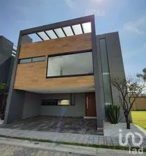 NEX-275291 - Casa en Venta, con 4 recamaras, con 5 baños, con 336 m2 de construcción.