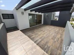 NEX-275367 - Casa en Venta, con 4 recamaras, con 5 baños, con 330 m2 de construcción.