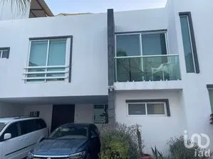 NEX-298227 - Casa en Venta, con 3 recamaras, con 3 baños, con 220 m2 de construcción.