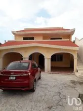 NEX-208101 - Casa en Venta, con 6 recamaras, con 3 baños, con 370 m2 de construcción.