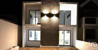 NEX-209586 - Casa en Venta, con 3 recamaras, con 3 baños, con 320 m2 de construcción.