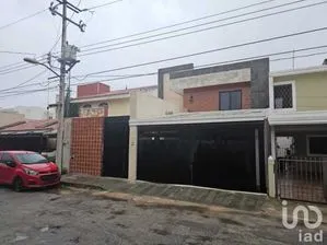 NEX-227193 - Casa en Venta, con 5 recamaras, con 5 baños, con 385 m2 de construcción en Monte Alban, CP 97114, Yucatán.