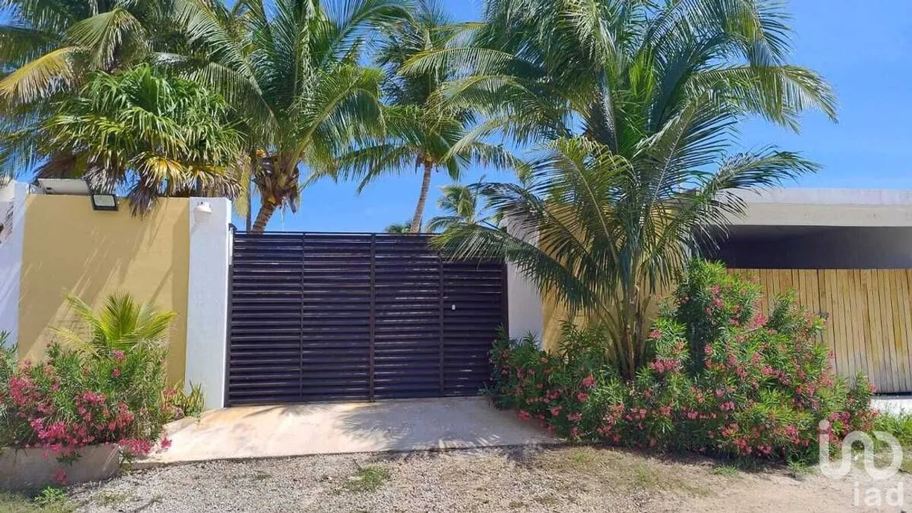 Casa en Venta en Chelem, Progreso, Yucatán | NEX-229810 | iad México | Foto 1 de 24