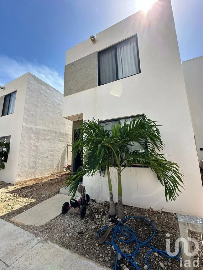 Casa en Venta en Las Palmas Yucatán, Kanasín, Yucatán | NEX-229843 | iad México | Foto 3 de 35