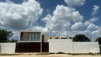 NEX-272919 - Casa en Venta, con 4 recamaras, con 6 baños, con 390 m2 de construcción.