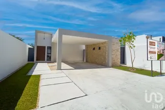 NEX-272946 - Casa en Venta, con 3 recamaras, con 5 baños, con 233.97 m2 de construcción.