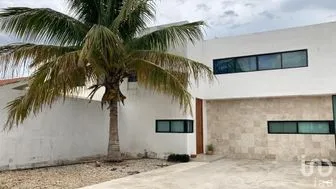 NEX-272961 - Casa en Venta, con 3 recamaras, con 3 baños, con 246 m2 de construcción.