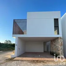 NEX-273475 - Casa en Venta, con 3 recamaras, con 4 baños, con 310 m2 de construcción.