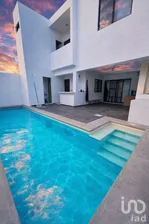 NEX-290296 - Casa en Venta, con 3 recamaras, con 3 baños, con 214 m2 de construcción.