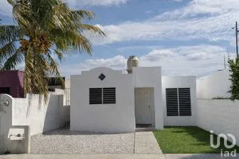 NEX-292938 - Casa en Venta, con 2 recamaras, con 1 baño en Polígono 108, CP 97143, Yucatán.