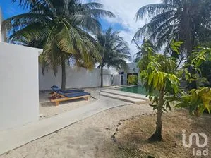 NEX-292939 - Casa en Venta, con 3 recamaras, con 3 baños, con 152.31 m2 de construcción en Chelem, CP 97336, Yucatán.