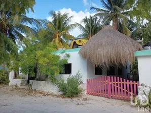 NEX-293087 - Casa en Venta, con 6 recamaras, con 6 baños, con 262 m2 de construcción en San Crisanto, CP 97424, Yucatán.