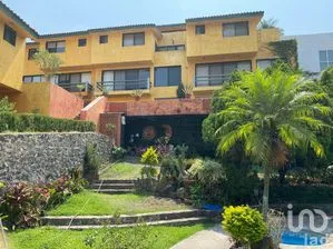 NEX-248785 - Casa en Venta, con 3 recamaras, con 3 baños, con 170 m2 de construcción en Las Palmas, CP 62050, Morelos.
