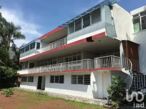 NEX-151796 - Casa en Renta, con 10 recamaras, con 3 baños, con 823 m2 de construcción en Miraval, CP 62270, Morelos.