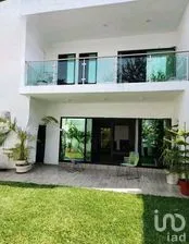 NEX-163560 - Casa en Venta, con 3 recamaras, con 3 baños, con 232 m2 de construcción.