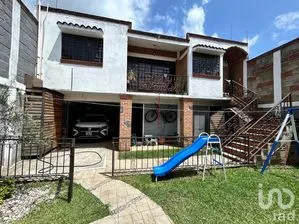 NEX-234498 - Casa en Venta, con 3 recamaras, con 3 baños, con 220 m2 de construcción.